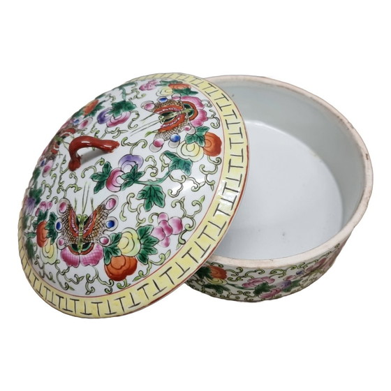 Image 1 of Tambour en porcelaine chinoise avec papillons Début du 20e siècle