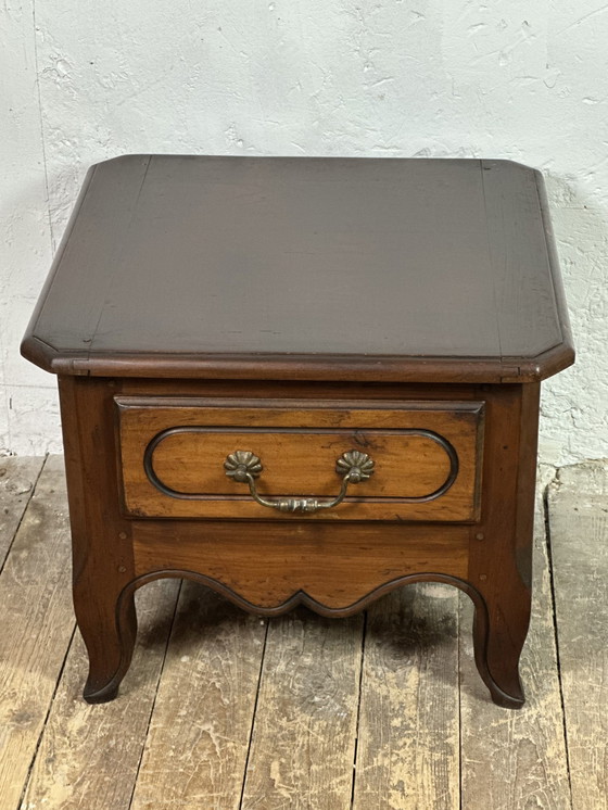 Image 1 of Table Basse Bout De Canapé En Noyer Style Louis Philippe