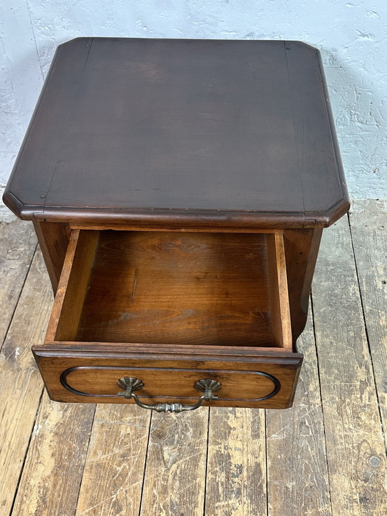 Image 1 of Table Basse Bout De Canapé En Noyer Style Louis Philippe