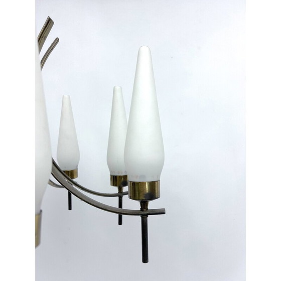 Image 1 of Lustre vintage à 8 lumières en laiton et verre opalin, Italie 1950