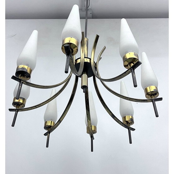 Image 1 of Lustre vintage à 8 lumières en laiton et verre opalin, Italie 1950