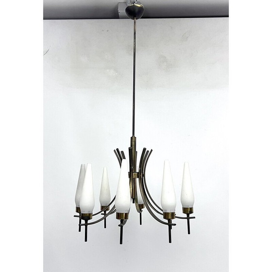 Image 1 of Lustre vintage à 8 lumières en laiton et verre opalin, Italie 1950