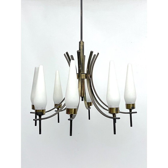 Image 1 of Lustre vintage à 8 lumières en laiton et verre opalin, Italie 1950