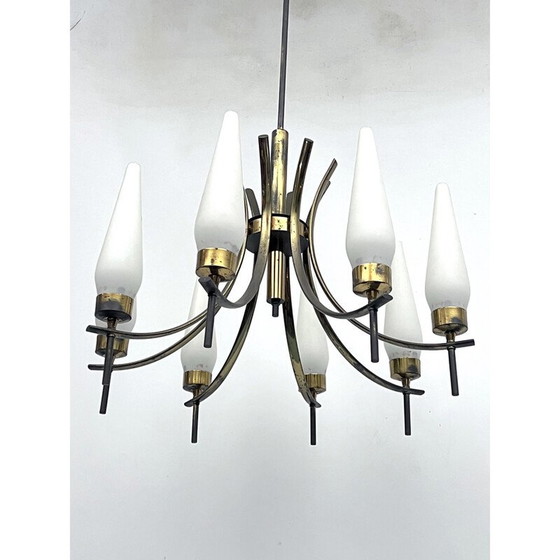 Image 1 of Lustre vintage à 8 lumières en laiton et verre opalin, Italie 1950