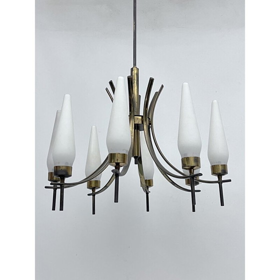 Image 1 of Lustre vintage à 8 lumières en laiton et verre opalin, Italie 1950