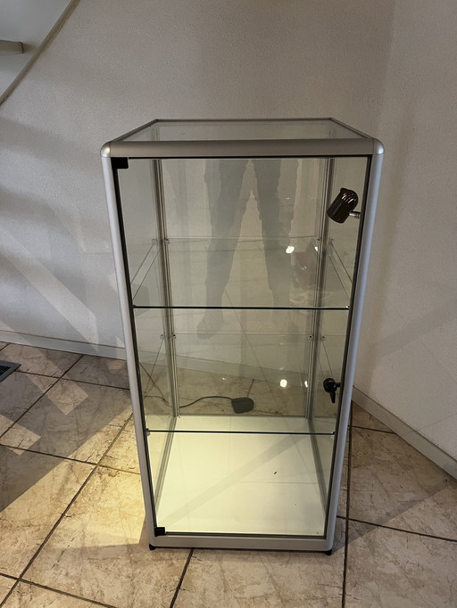 Vitrine en aluminium avec lumière