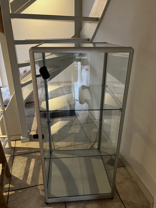 Vitrine en aluminium avec lumière