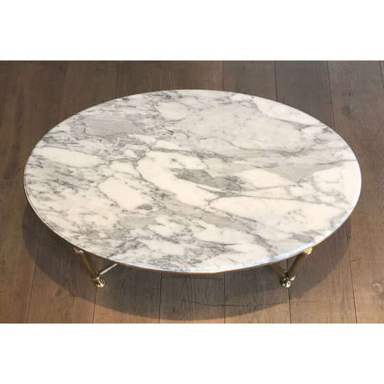 Image 1 of Table basse ovale vintage en laiton et marbre de Carrare par Maison Jansen