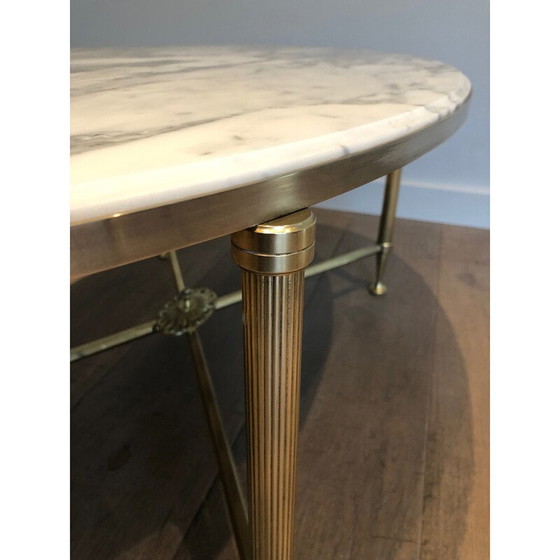 Image 1 of Table basse ovale vintage en laiton et marbre de Carrare par Maison Jansen