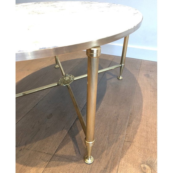 Image 1 of Table basse ovale vintage en laiton et marbre de Carrare par Maison Jansen