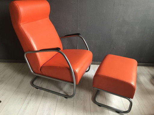 Fauteuil design vintage avec pouf