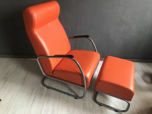 Fauteuil design vintage avec pouf