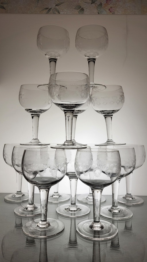 9 Verres À Vin Guillochés Déb. Xxème