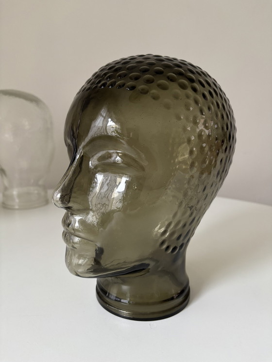 Image 1 of Présentoir en verre vintage pour casques ou chapeaux 1980