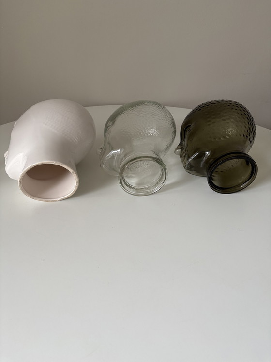 Image 1 of Présentoir en verre vintage pour casques ou chapeaux 1980