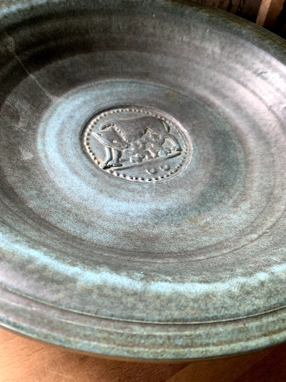 Image 1 of Grand bol en majolique verte - Romulus et Remus en relief