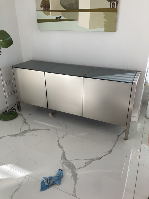 Buffet bas design en acier inoxydable