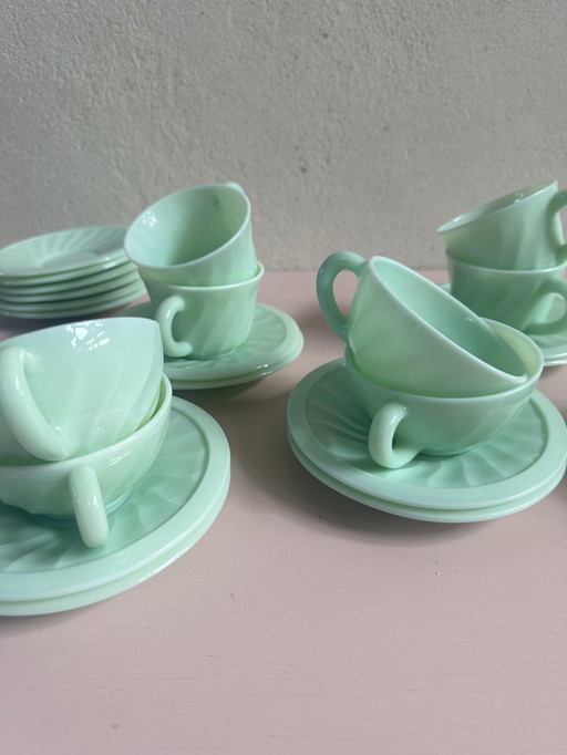 Tasse et soucoupe en opaline