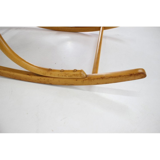 Image 1 of Fauteuil à bascule vintage en hêtre par Ton, Tchécoslovaquie 1970