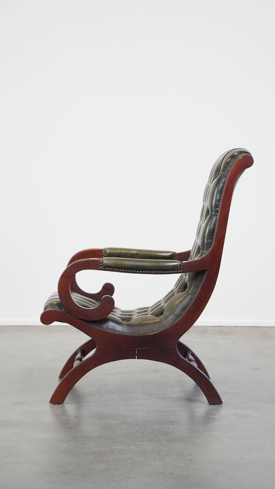Image 1 of Fauteuil Chesterfield en cuir de boeuf vert combiné avec du bois