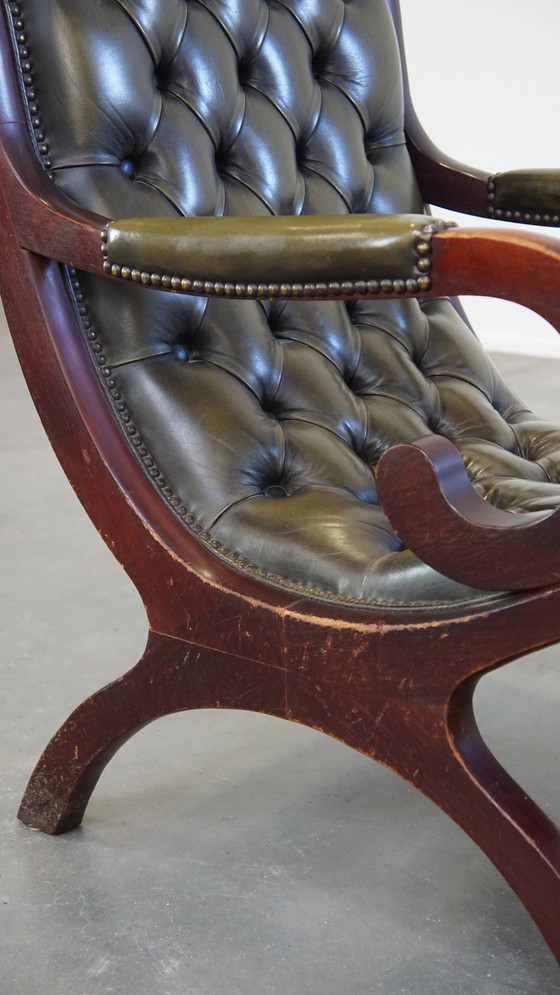 Image 1 of Fauteuil Chesterfield en cuir de boeuf vert combiné avec du bois