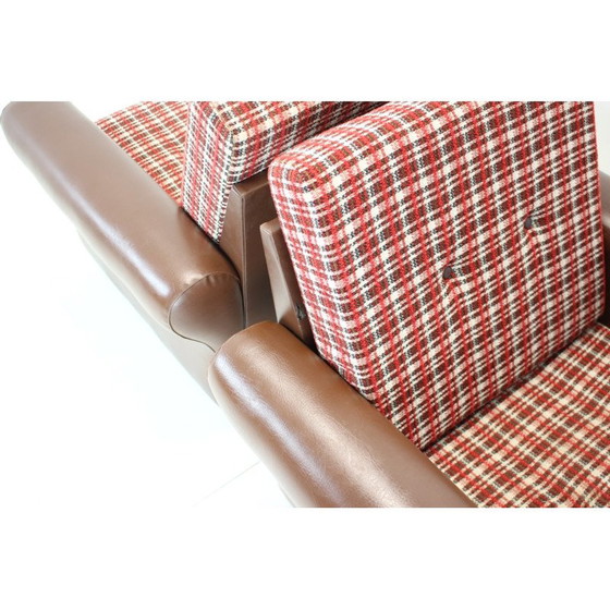 Image 1 of Paire de fauteuils en tissu et similicuir du milieu du siècle, Tchécoslovaquie, années 1960