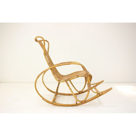 Image 1 of Fauteuil à bascule en rotin du milieu du siècle, Tchécoslovaquie Années 1960