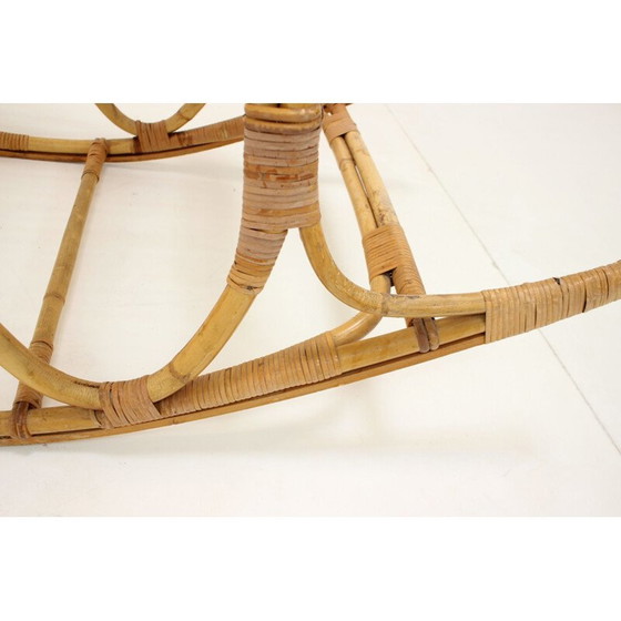Image 1 of Fauteuil à bascule en rotin du milieu du siècle, Tchécoslovaquie Années 1960