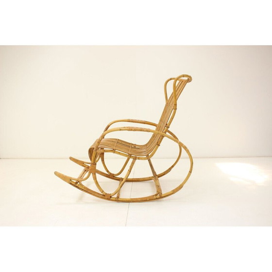 Image 1 of Fauteuil à bascule en rotin du milieu du siècle, Tchécoslovaquie Années 1960