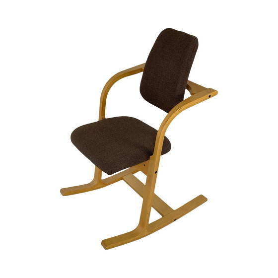 Image 1 of Peter Opsvik - Stokke - Actulum - Fauteuil à bascule ergonomique - Revêtement marron et cadre en bois