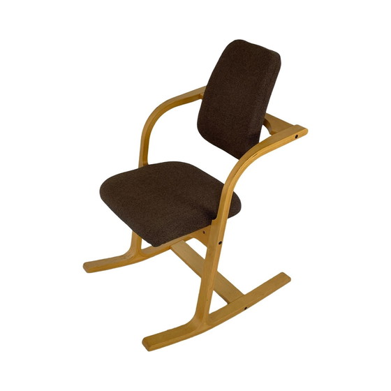 Image 1 of Peter Opsvik - Stokke - Actulum - Fauteuil à bascule ergonomique - Revêtement marron et cadre en bois