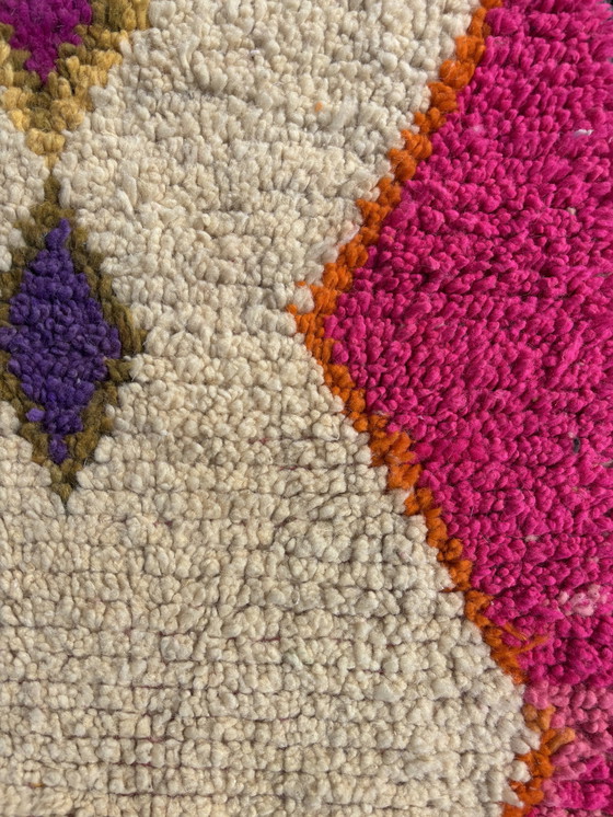 Image 1 of Tapis berbère moderne fait à la main avec des motifs géométriques vibrants