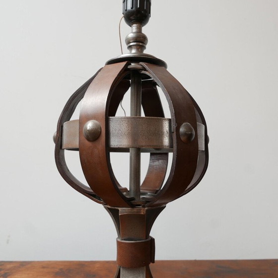 Image 1 of Lampe de table en cuir et fer du milieu du siècle par Jean-Pierre Ryckaert, France années 1950