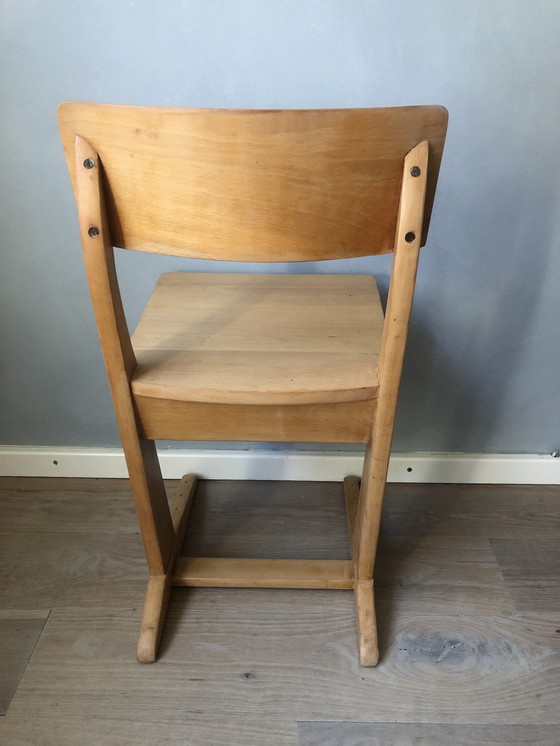 Image 1 of 2x Chaises d'école en bois massif