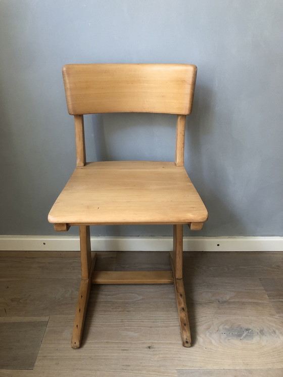 Image 1 of 2x Chaises d'école en bois massif