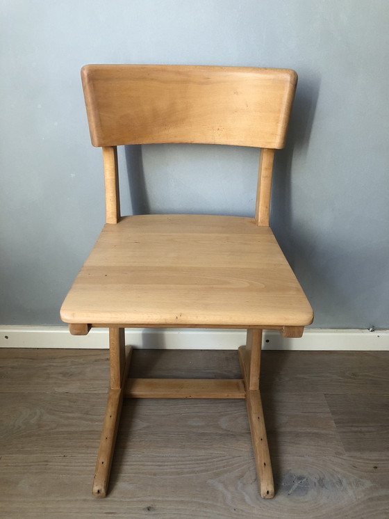 Image 1 of 2x Chaises d'école en bois massif