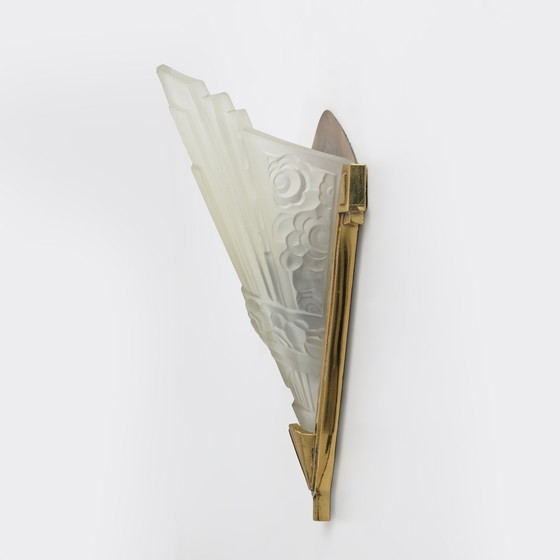 Image 1 of Quatre appliques Art Déco en verre pressé et laiton, France, années 1930