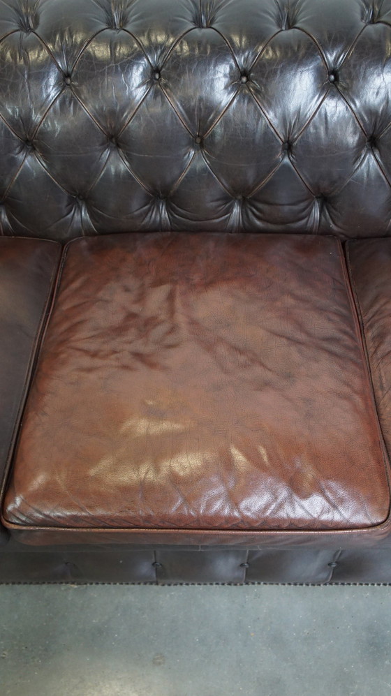 Image 1 of Canapé Chesterfield en cuir de vachette marron foncé