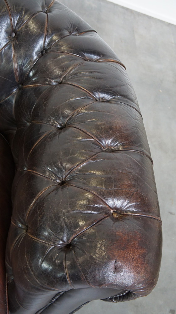 Image 1 of Canapé Chesterfield en cuir de vachette marron foncé