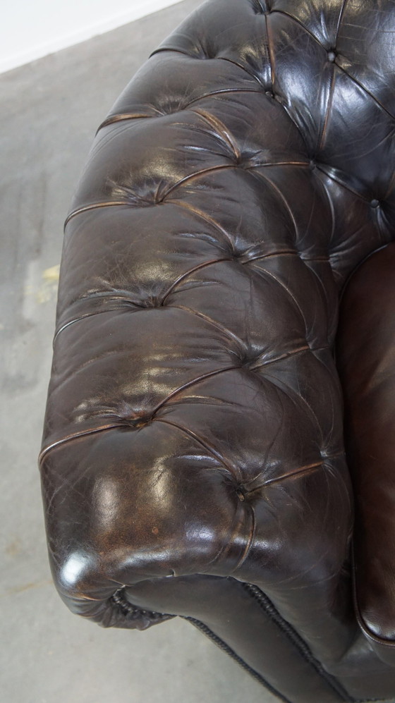 Image 1 of Canapé Chesterfield en cuir de vachette marron foncé