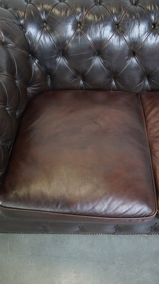 Image 1 of Canapé Chesterfield en cuir de vachette marron foncé