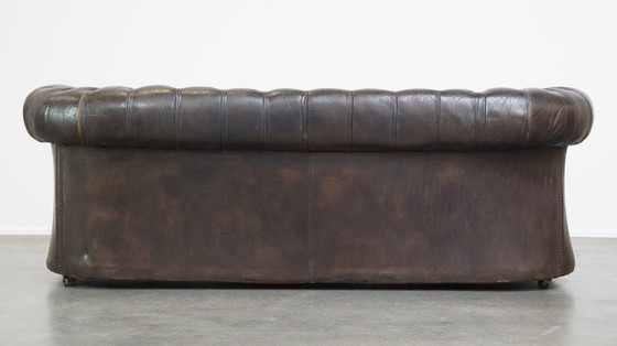 Image 1 of Canapé Chesterfield en cuir de vachette marron foncé