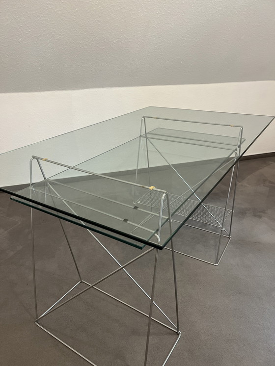 Image 1 of Table de travail futuriste en verre de 1988