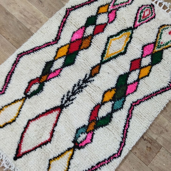 Image 1 of Petit tapis berbère marocain en laine avec plusieurs couleurs