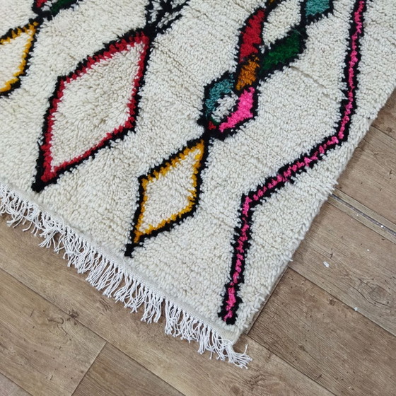 Image 1 of Petit tapis berbère marocain en laine avec plusieurs couleurs