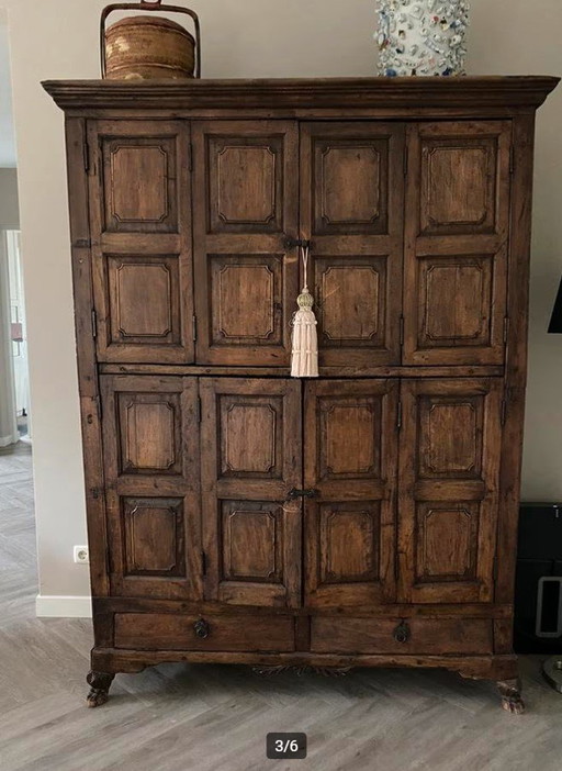 Armoire française ancienne spéciale