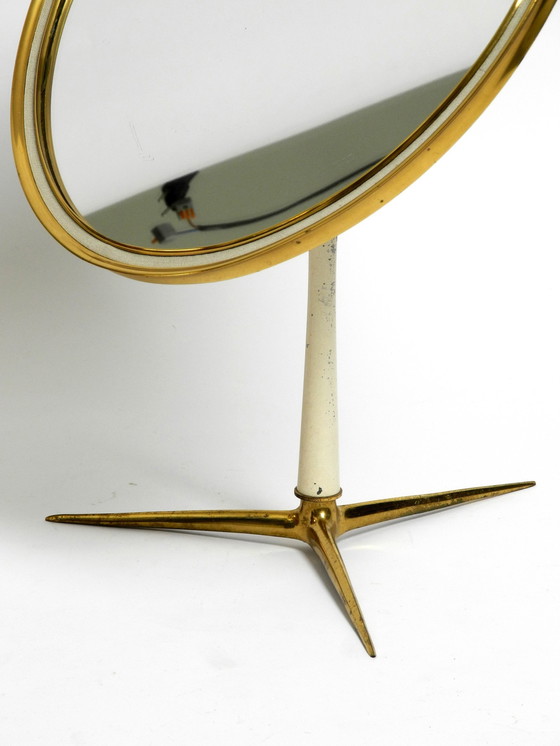 Image 1 of Magnifique, rare, mobile, grand miroir de table en laiton du Mid Century par Vereinigten Werkstätten - Hauteur 53 cm