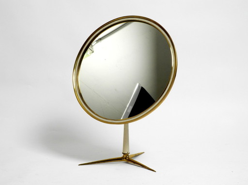 Magnifique, rare, mobile, grand miroir de table en laiton du Mid Century par Vereinigten Werkstätten - Hauteur 53 cm