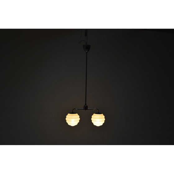 Image 1 of Lampe suspendue vintage en verre et chrome, Tchécoslovaquie 1950