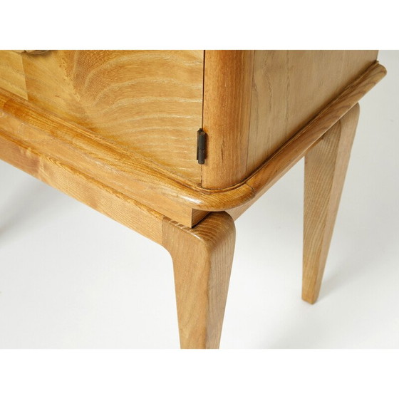 Image 1 of Table de chevet vintage en frêne sculpté 1940s